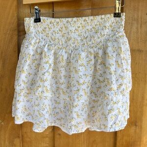 Hollister Floral Skirt white and yellow elastic waist size S‎
